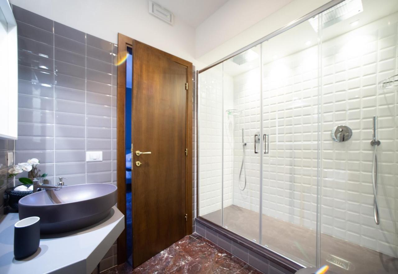 Lombardia40 Luxury Suites โรม ภายนอก รูปภาพ