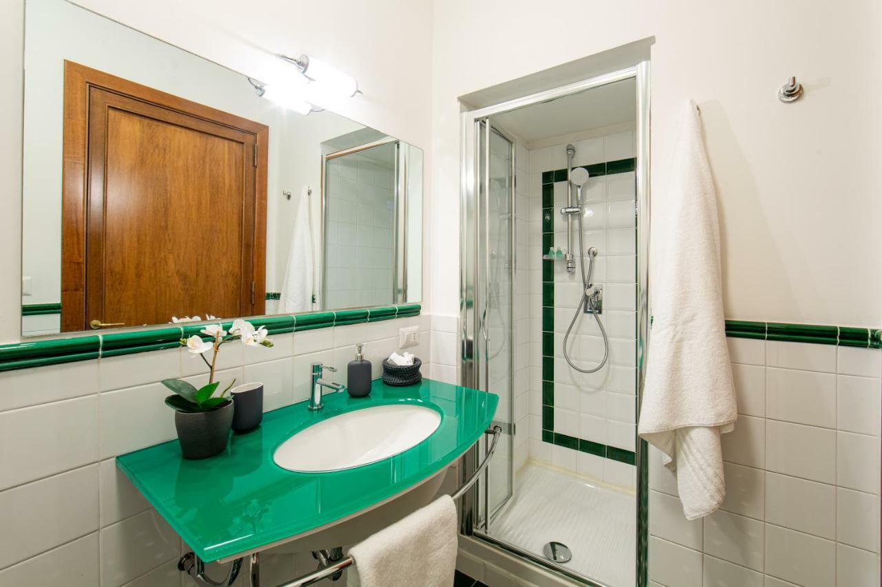 Lombardia40 Luxury Suites โรม ภายนอก รูปภาพ